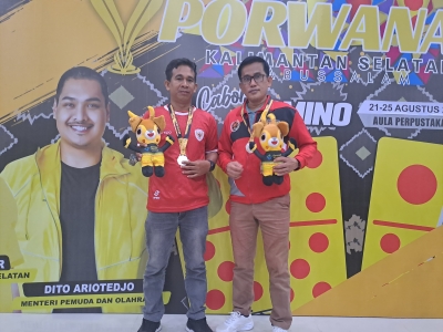 Pasangan atelet Domino PWI Sultra, Mahdar Tayong dan Hasrul berhasil membawa pulang medali perak di cabang Domino Tertutup