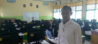 Kepala SMAN 3 Baubau La Ode Mustafa, S.Pd saat menyaksikan Pelaksanaan Tes Substantif PPG  hari pertama di SMAN 3 Baubau