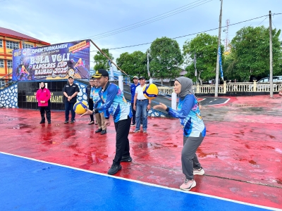 Turnamen Voli Putra Se-Sultra "Kapolres Cup" Baubau 2025 Dimulai