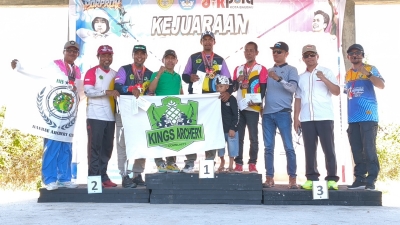 Suasana penyerahan Hadiah pemenang Baubau Archery Tournamen III di Lapangan Lencina Lawero Minggu (12/7/2026)