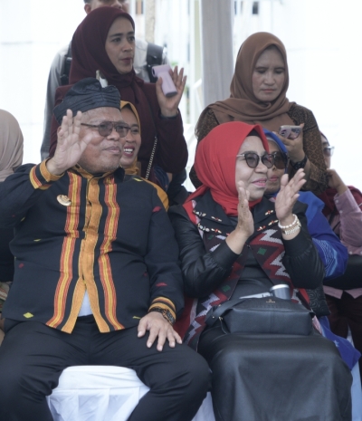 Bupati Busel Muhammad Adios dan Sekda La Ode Harwanto Hadiri Pawai Ta'ruf STQH Nasional ke-28 di Kendari