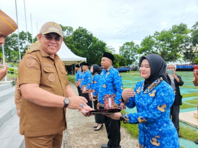 Wali Kota Baubau Serahkan SK PPPK Paruh Waktu, Penantian Panjang  1.869 Honorer Tuntas