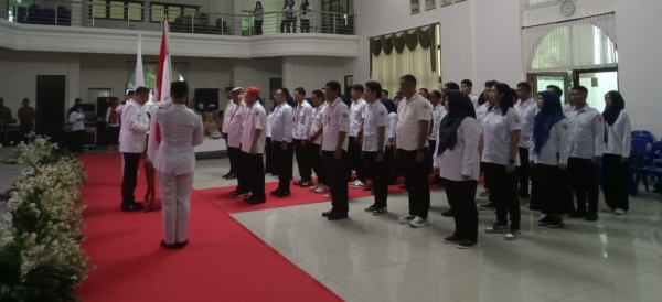 Ketua PMI Baubau, Yusman Fahim saat melantik pengurus Markas PMI Baubau